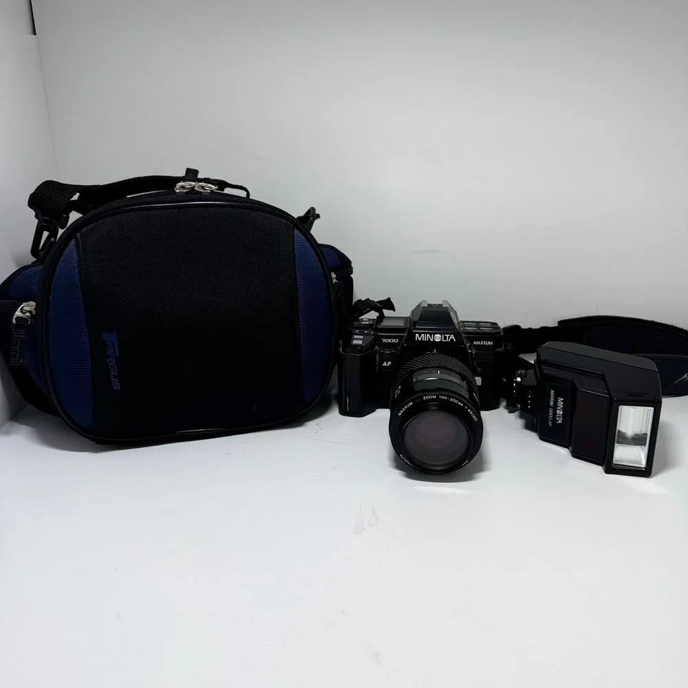 Minolta Maxxum 7000 35mm SLR Camera 100-200mm Lens 2800 AF Flash Targus Bag